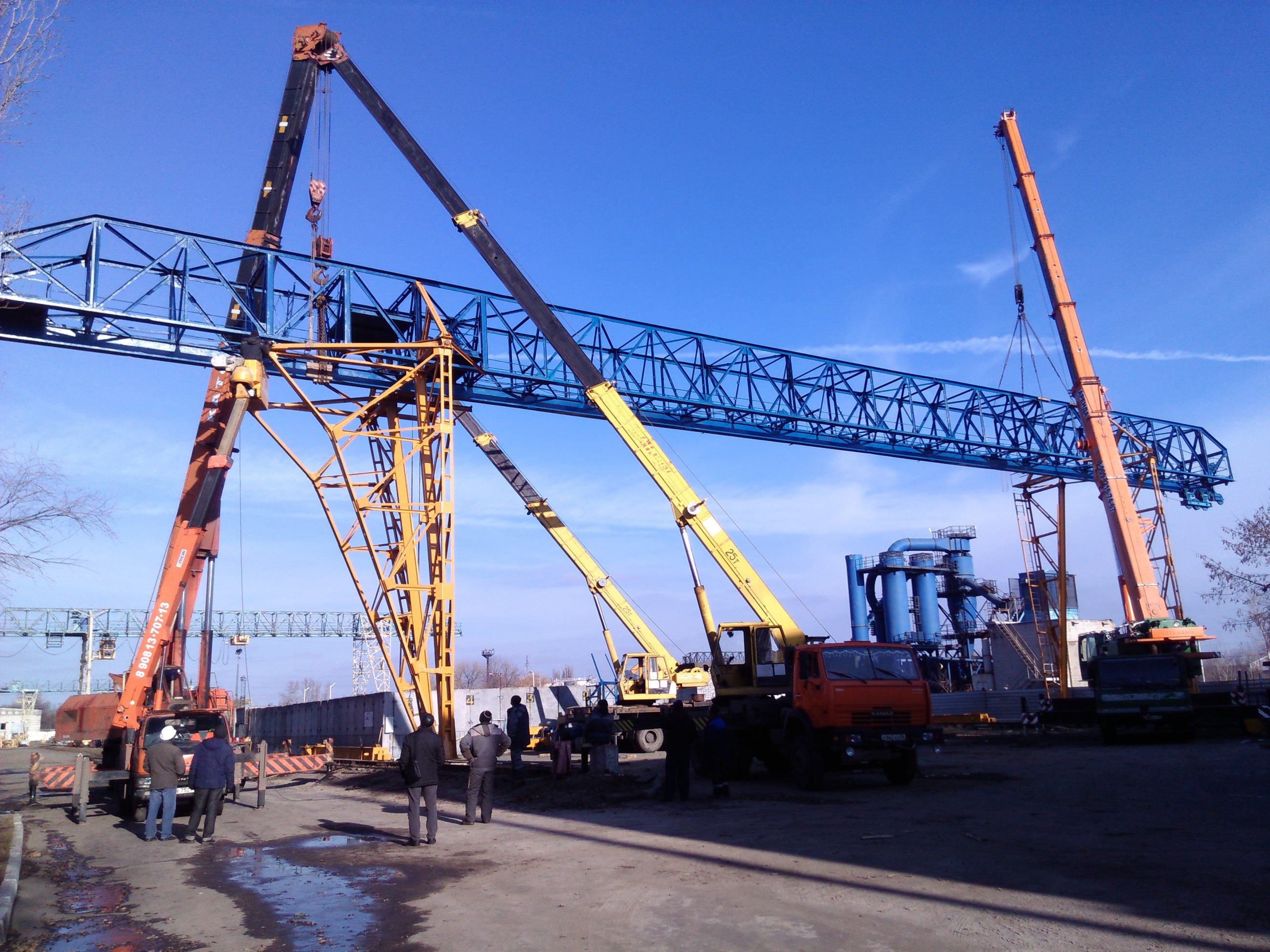 Аренда автовышки в Воронеже для монтажа козлового крана